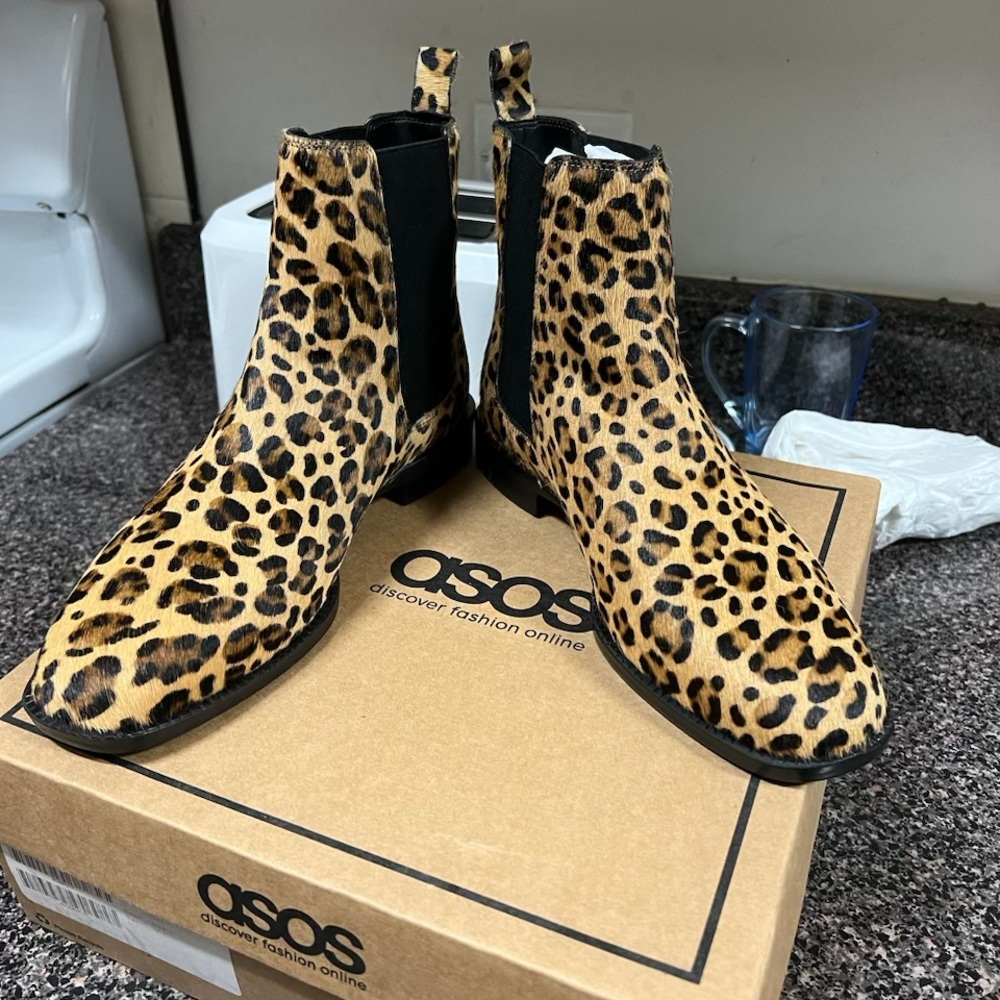 ASOS Cheetah Print Chelsea Boots sz 7.5